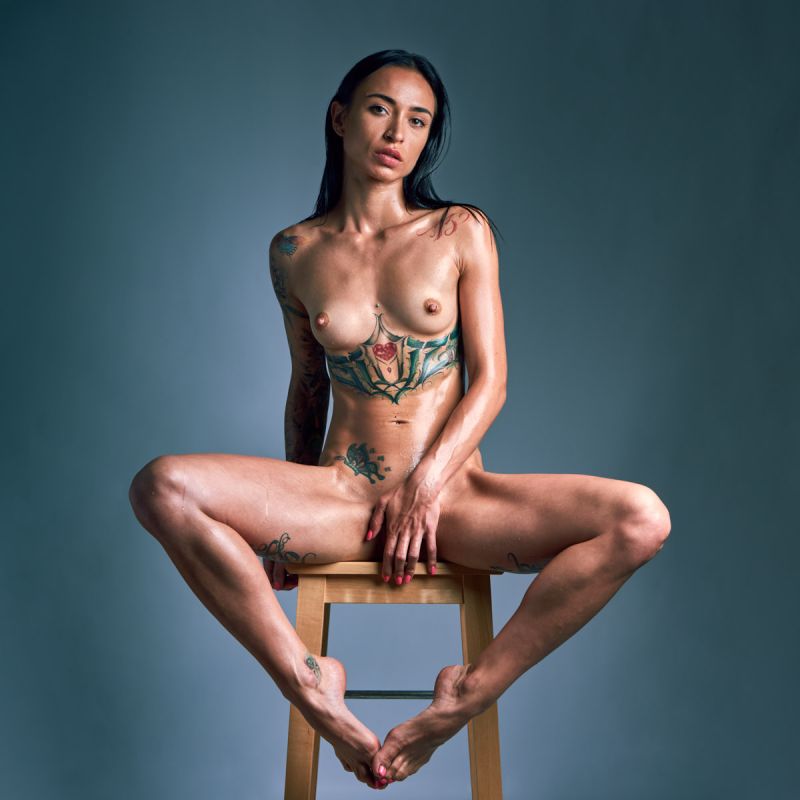 Lizy Yefi Barcelona tattooed nude art model Beauty & Beast oiled skin photographer Cinaed Dane