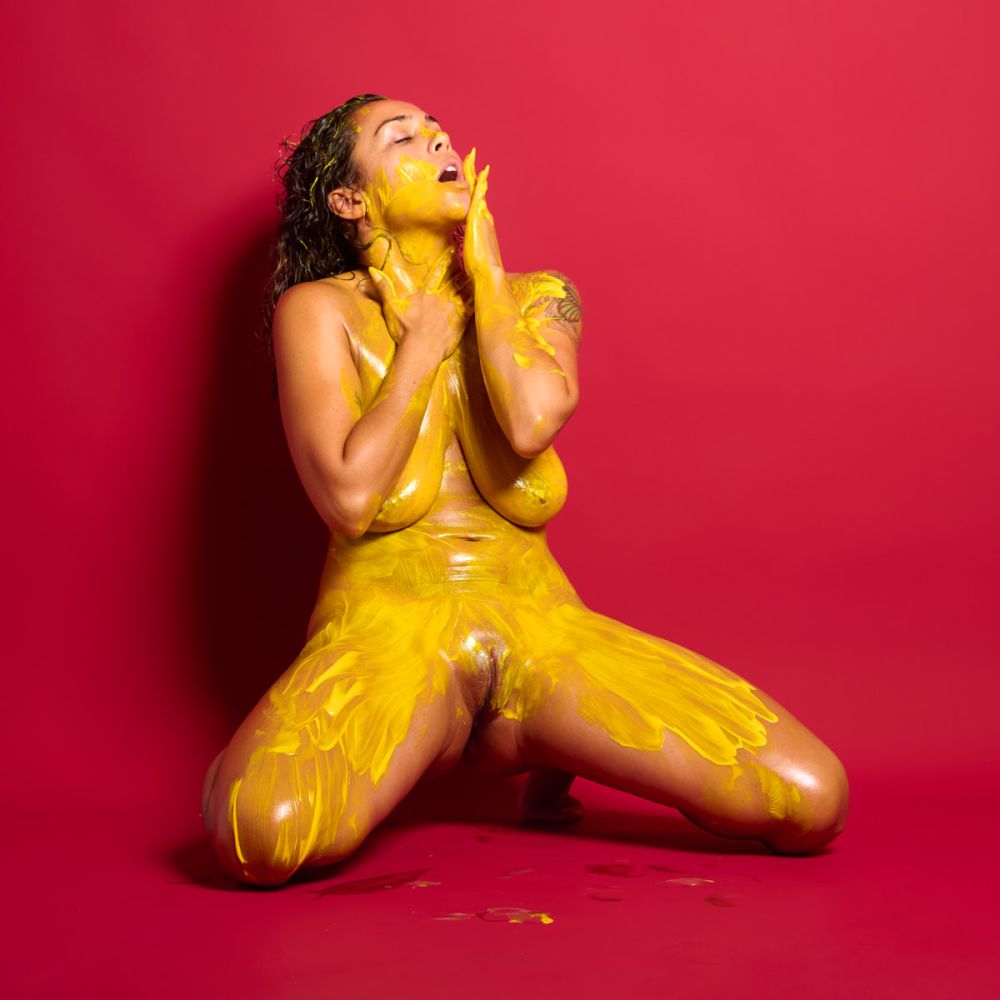 Pyar Zen Argentinian nude model Colors paint smearing nude body expression Cinaed Dane Barcelona studio